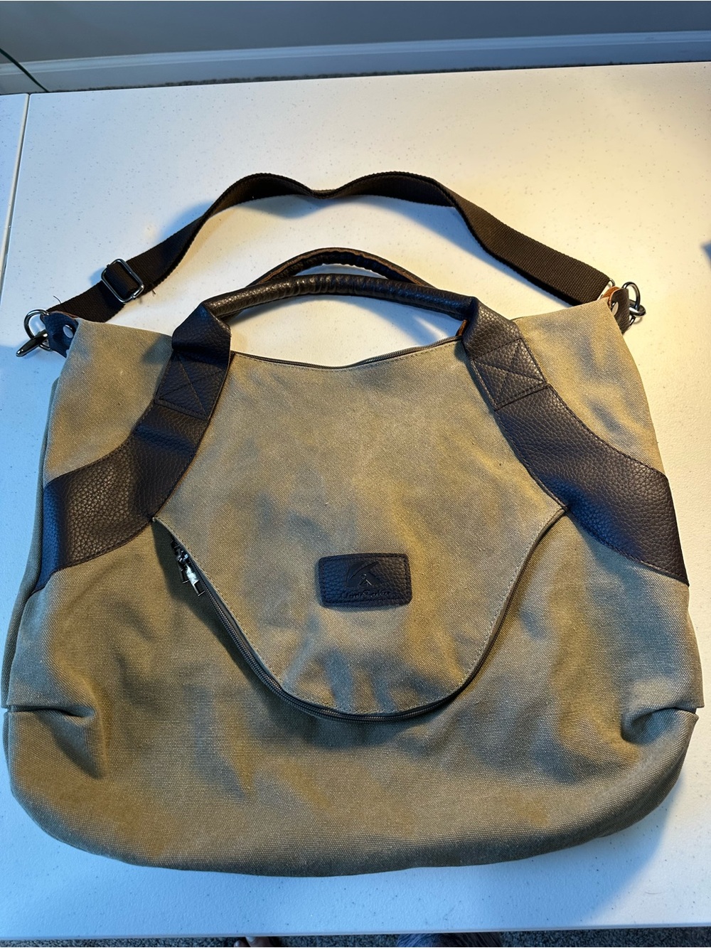 K2 Classic Fashion Canvas Messenger Crossbody Bag Like New